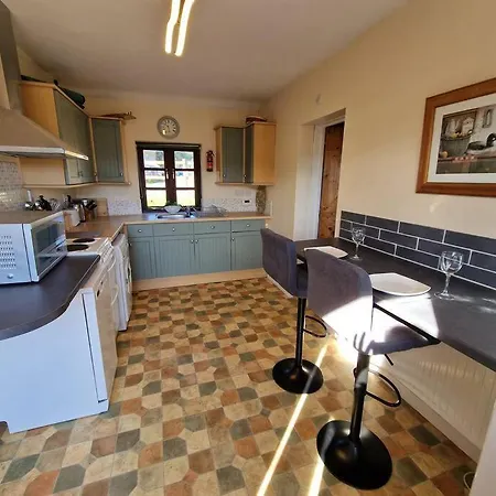 Swallows Nest Guest House - With Hot Tub Abergavenny Exterior photo