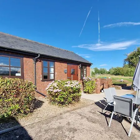 Swallows Nest Guest House - With Hot Tub Abergavenny Exterior photo