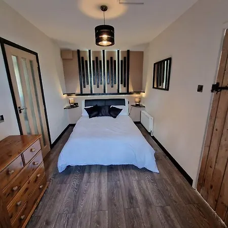 Swallows Nest Guest House - With Hot Tub Abergavenny Exterior photo