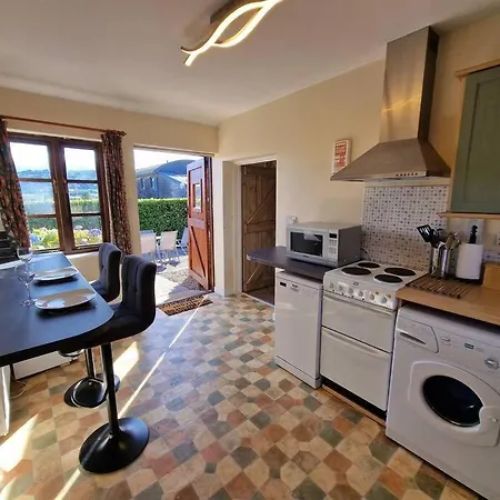 Swallows Nest Guest House - With Hot Tub Abergavenny Exterior photo